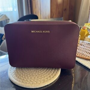 Michael Kors crossbody, burgundy